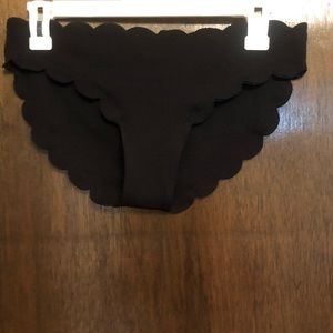 Old Navy scalloped swim bottoms